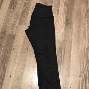 SOLD.  Lululemon monochromic embossed align pant